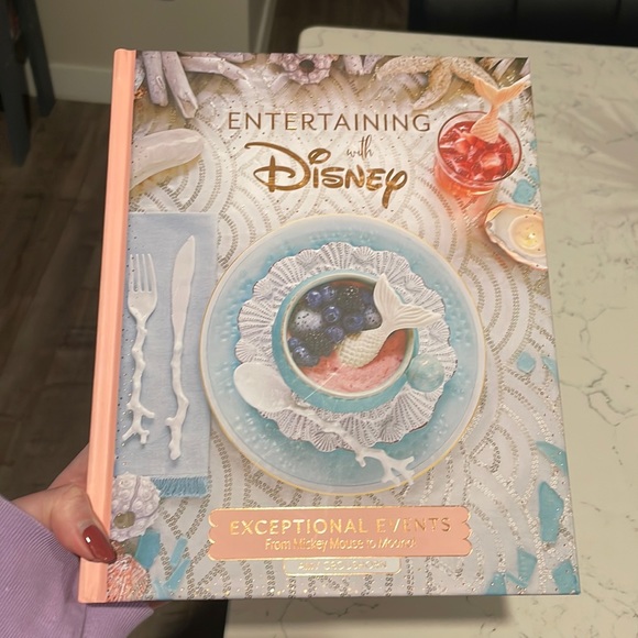 Disney cookbook - Picture 1 of 3